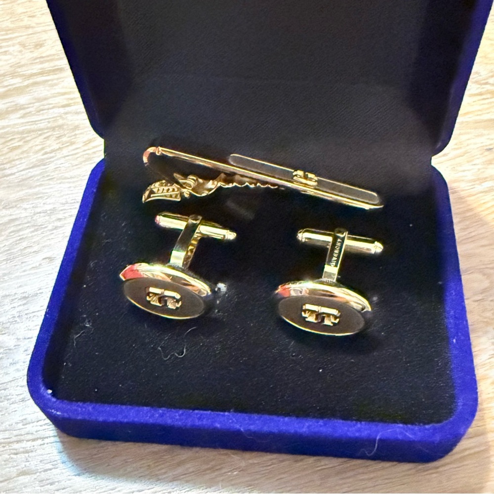 Givenchy set of cufflinks and Clip-on tie